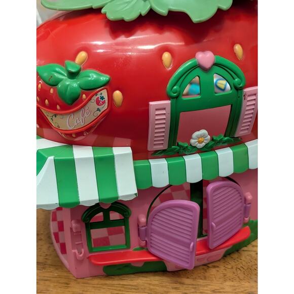Strawberry Shortcake Berry Cafe Playset - Picture 10 of 11